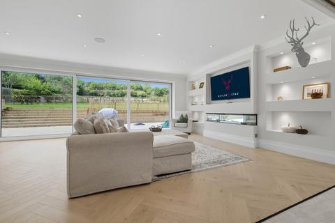 6 bedroom detached house to rent, Ivy Chimneys, Epping