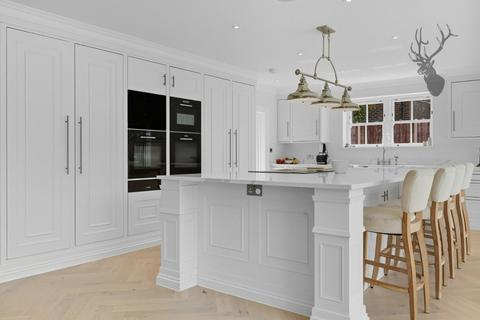 6 bedroom detached house to rent, Ivy Chimneys, Epping