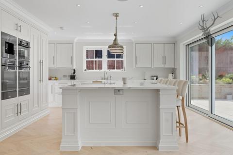 6 bedroom detached house to rent, Ivy Chimneys, Epping