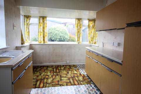 2 bedroom semi-detached bungalow for sale, Kingswear Parade, Leeds LS15