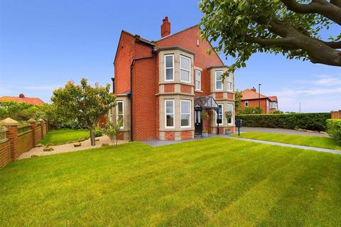 4 bedroom detached house for sale, The Links, Whitley Bay