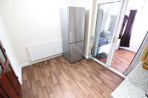 1 bedroom in a house share to rent, Dorset Avenue, Hayes