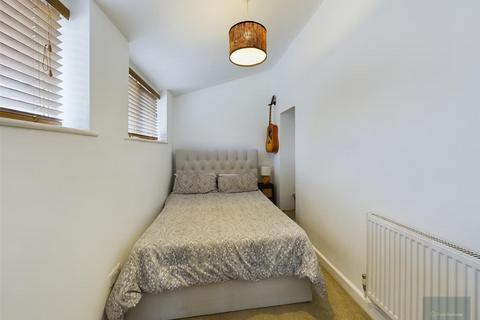 2 bedroom flat for sale, Lower Oldfield Park, Bath BA2