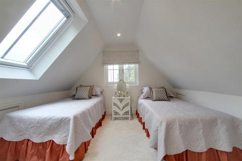 3 bedroom property to rent, Kings Saltern Road, Lymington
