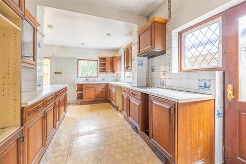 5 bedroom semi-detached house for sale, KENILWORTH GARDENS, Westcliff-On-Sea