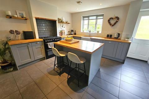 4 bedroom detached house for sale, Woodpecker Way, Whitchurch, Tavistock