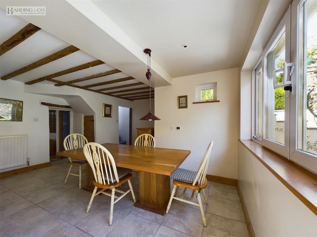 Dining room 6 Gibbs Lane.jpg