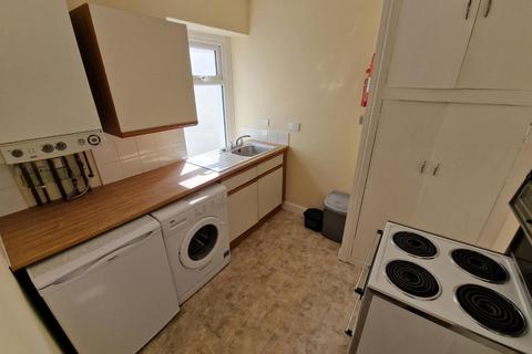 1 bedroom flat to rent, Hickman Road, Penarth