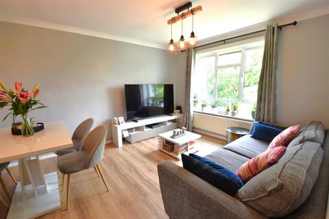 25, Langmore Court Hanover Way, Bexleyheath, DA6 8BZ