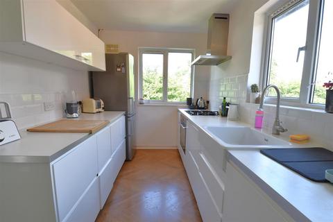 6 Robina Close, Bexleyheath, DA6 8EP