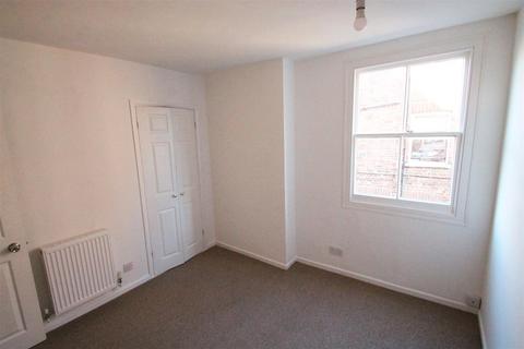 2 bedroom flat to rent, 11F Merton Road, Castle Road