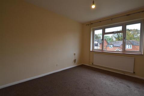 2 bedroom flat to rent, Meadow Court, Fleet GU51