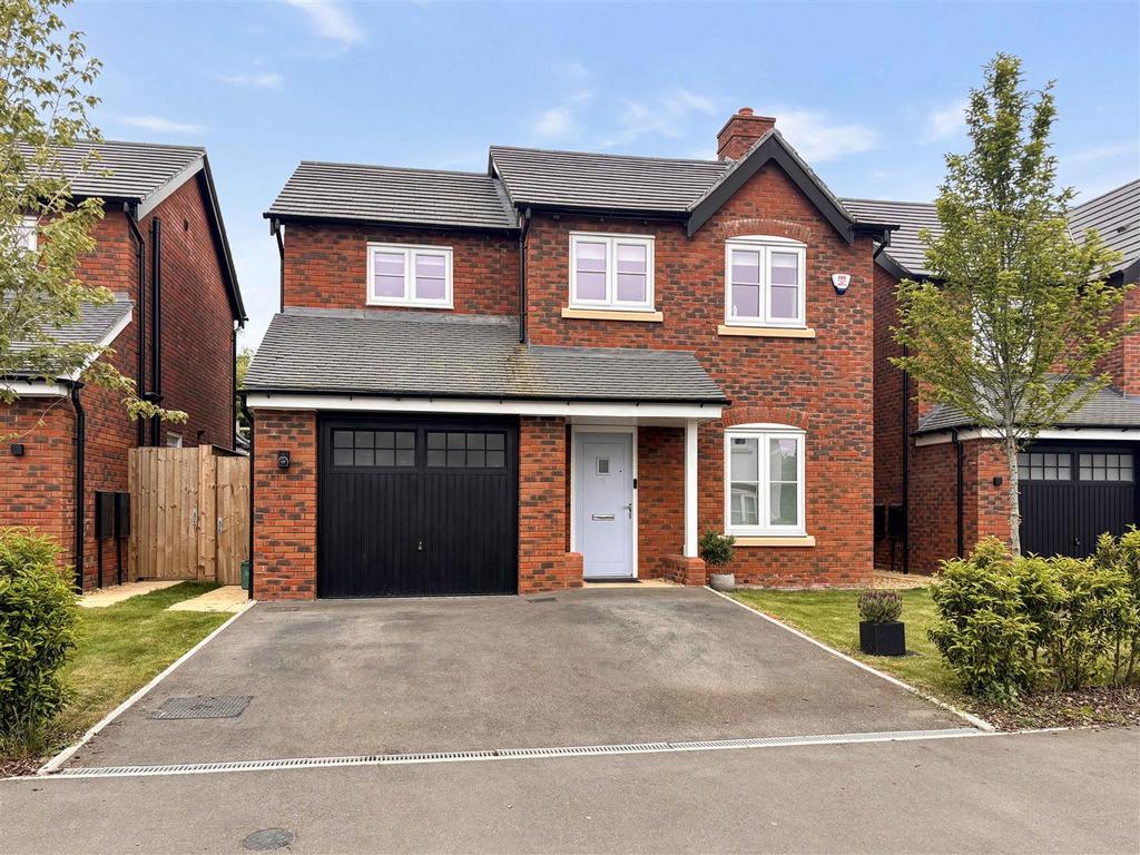 Admiral Cowan Way, 3 bed detached house for sale £435,000