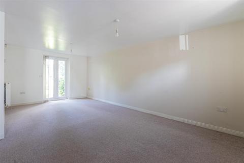 2 bedroom ground floor flat for sale, Phoenix Way, Cardiff CF14