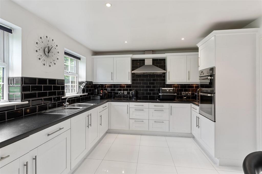 17 Didsbury Close 4 2.jpg
