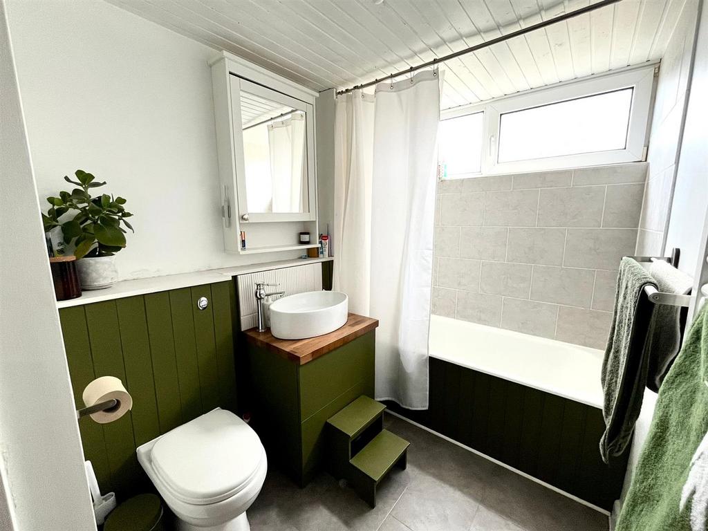Bathroom.JPG