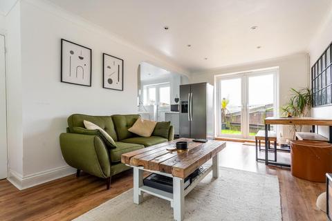 3 bedroom house for sale, Connell Drive, Brighton
