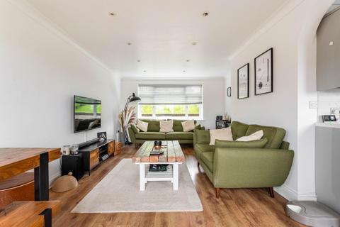 3 bedroom house for sale, Connell Drive, Brighton