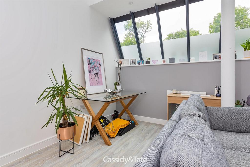 14 Hansell Gardens 013.jpg