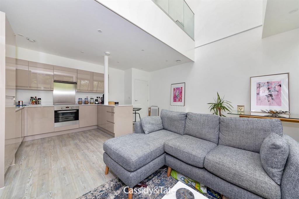 14 Hansell Gardens 016.jpg