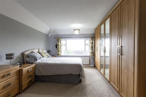 29 Central Drive, Wingerworth, Chesterfield, S42 6QN