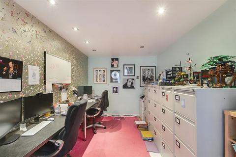 4 Thales Drive, Arnold, Nottingham, NG5 7NF