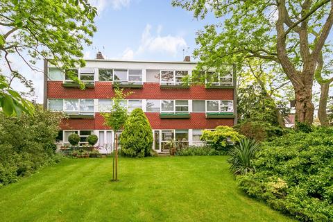 3, Gray Court Parkleys, Richmond, TW10 5LU
