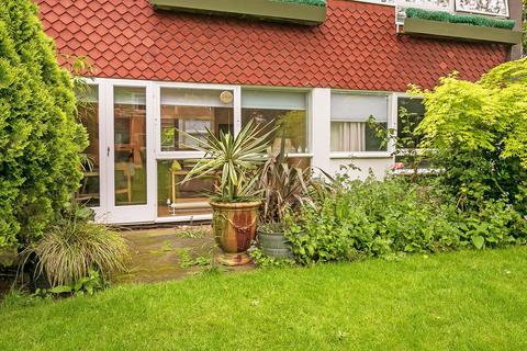 3, Gray Court Parkleys, Richmond, TW10 5LU