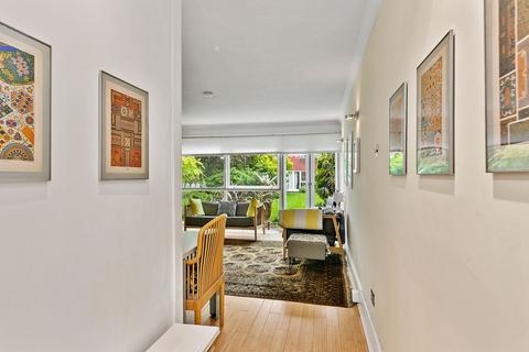 3, Gray Court Parkleys, Richmond, TW10 5LU