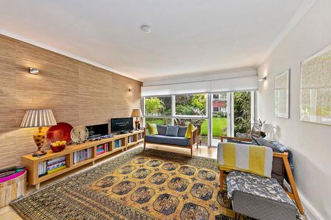 3, Gray Court Parkleys, Richmond, TW10 5LU