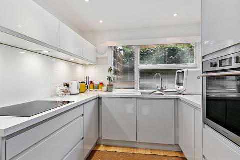 3, Gray Court Parkleys, Richmond, TW10 5LU