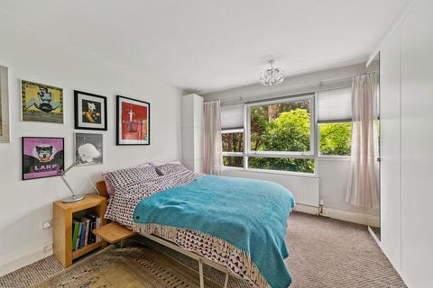3, Gray Court Parkleys, Richmond, TW10 5LU