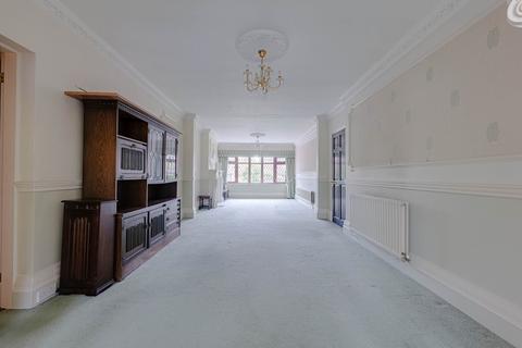 52 Nelson Road, Rayleigh, SS6 8HB