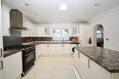 6 bedroom semi-detached house to rent, Windsor Road, London, E7