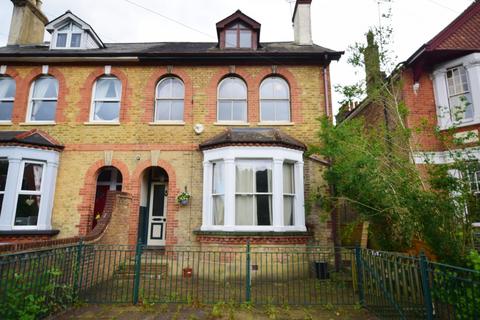 5 bedroom semi-detached house to rent, Croydon Road Caterham CR3