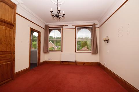 5 bedroom semi-detached house to rent, Croydon Road Caterham CR3