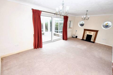 3 bedroom bungalow to rent, Downs Walk, Peacehaven, East Sussex