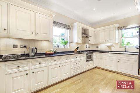 17 Hazel Grove, Kingwood, Henley-on-thames, RG9 5NH
