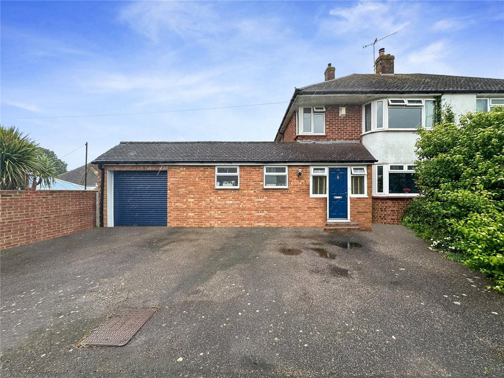 Leyton Avenue, Darland, Gillingham... 4 bed semidetached house for