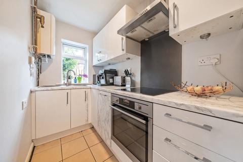 25a Dore Gardens, Morden, SM4 6QD