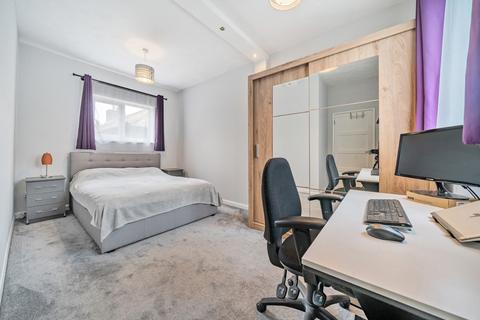 25a Dore Gardens, Morden, SM4 6QD