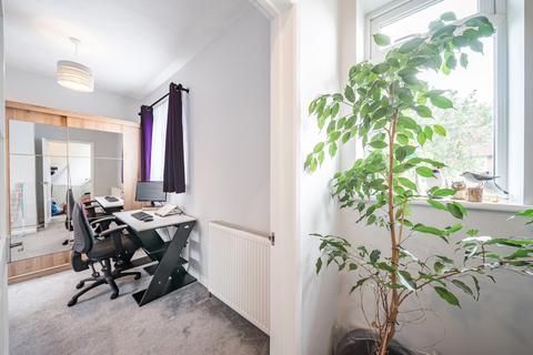 25a Dore Gardens, Morden, SM4 6QD