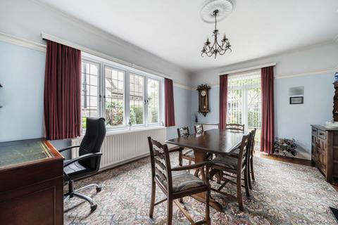 8 Sandhills, Wallington, SM6 8JE
