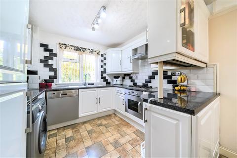 22 Cobham Close, Wallington, SM6 9DS