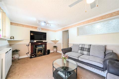 22 Cobham Close, Wallington, SM6 9DS