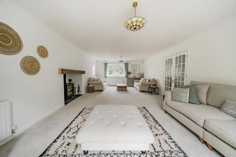 4 bedroom detached house for sale, Steeple Claydon,  Buckinghamshire,  MK18