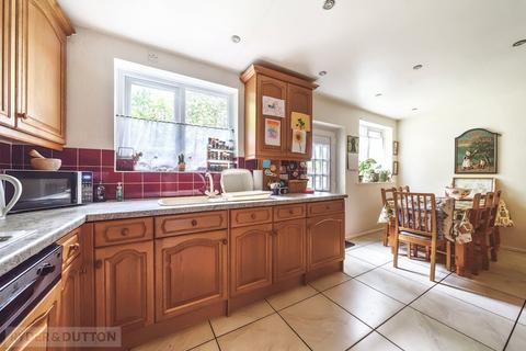 11 Cemetery Road, Royton, Oldham, OL2 5SW
