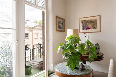 4 bedroom flat for sale, Tite Street, London, SW3.