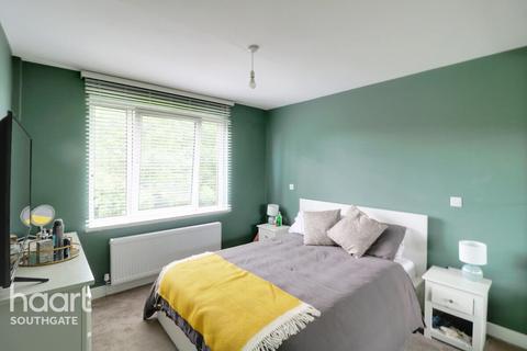 2 bedroom apartment for sale, Wendy Close, Enfield