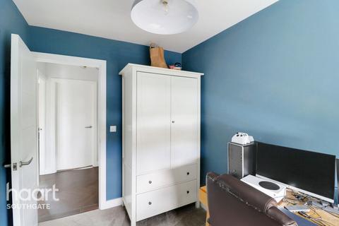 18, Ingram Court Wendy Close, Enfield, EN1 1HR